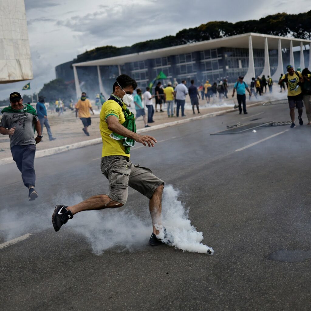 Brasil Selidiki Dalang Kerusuhan Anti-Demokrasi di Ibu Kota pada Minggu