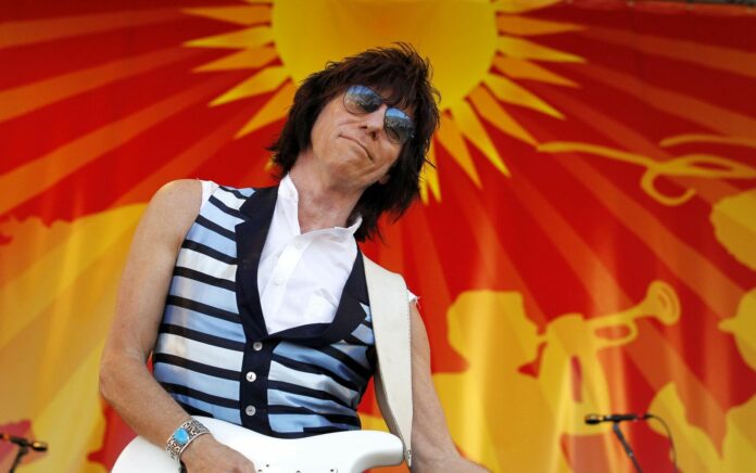 Gitaris Legendaris Jeff Beck Tutup Usia di Usia 78 Tahun karena Tertular Meningitis