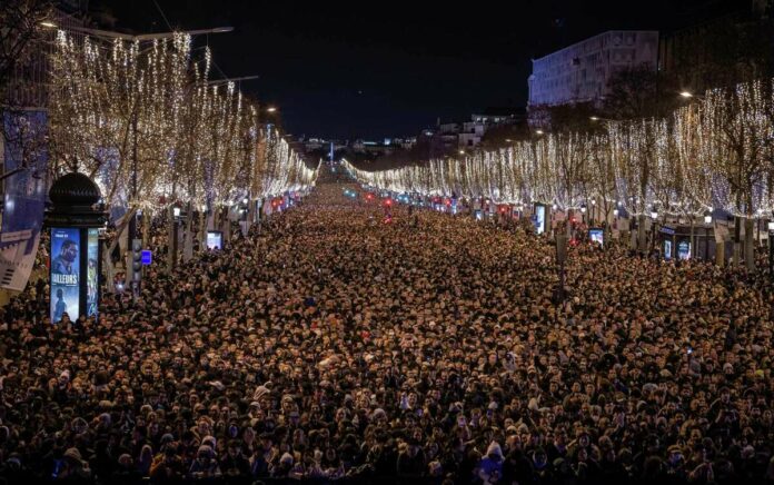 Di Luar Dugaan, Lebih dari 1 Juta Orang Merayakan Malam Tahun Baru di Paris