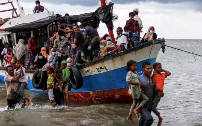 Jumlah Pengungsi Rohingya yang Berlayar ke Malaysia dan Indonesia Naik 360%