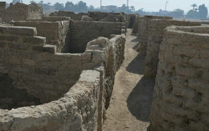 Berusia Lebih dari 3.000 Tahun, Misi Gabungan Mesir-Inggris Temukan Makam Kerajaan Kuno di Luxor