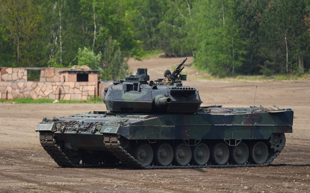 Olaf Scholz: Berlin akan Mengirim 14 Tank Leopard 2 ke Ukraina