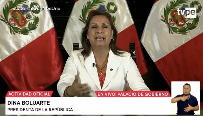 Presiden Peru Dina Boluarte. Foto: Twitter @whuachasi.