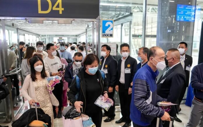 Kapasitas maskapai yang rendah, harga tiket yang tinggi, dan persyaratan pengujian COVID-19 pra-penerbangan yang baru adalah beberapa tantangan yang dihadapi industri penerbangan. Foto: Athit Perawongmetha/Reuters.