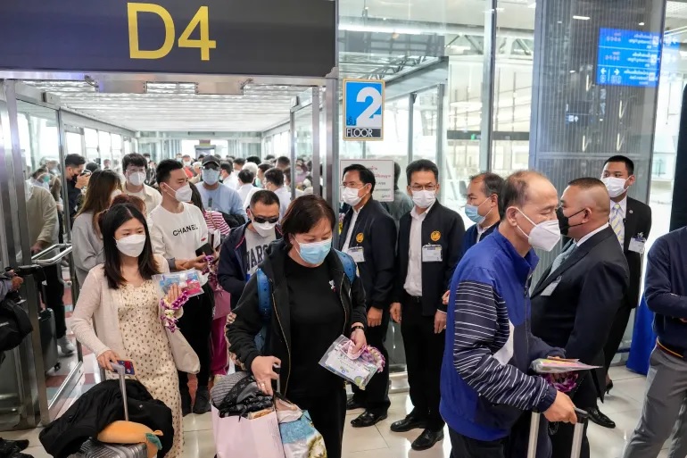 Kapasitas maskapai yang rendah, harga tiket yang tinggi, dan persyaratan pengujian COVID-19 pra-penerbangan yang baru adalah beberapa tantangan yang dihadapi industri penerbangan. Foto: Athit Perawongmetha/Reuters.