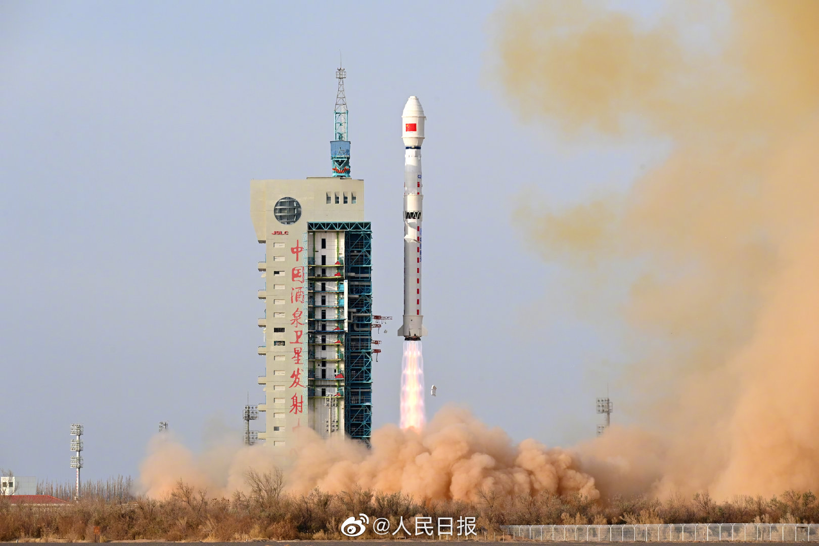 China Berhasil Mengorbit 14 Satelit Pembawa Long March-2D