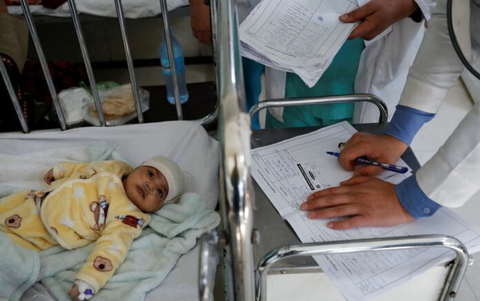Bangsal Rumah Sakit Afghanistan Dipenuhi Anak-anak yang Derita Pneumonia