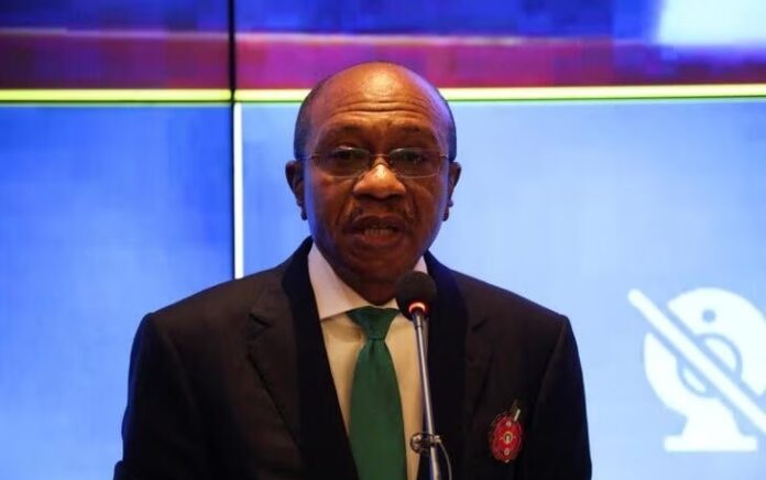 Gubernur Bank Sentral Godwin Emefiele berbicara selama peluncuran mata uang Nigeria baru di Abuja, Nigeria 23 November 2022. Foto: Reuters/Afolabi Sotunde.