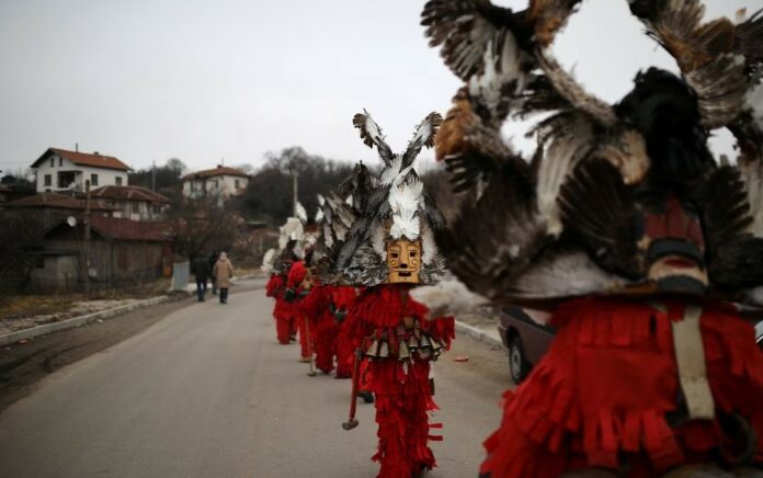 Masyarakat Desa di Bulgaria Usir Roh Jahat dengan Festival Musim Dingin Kuno