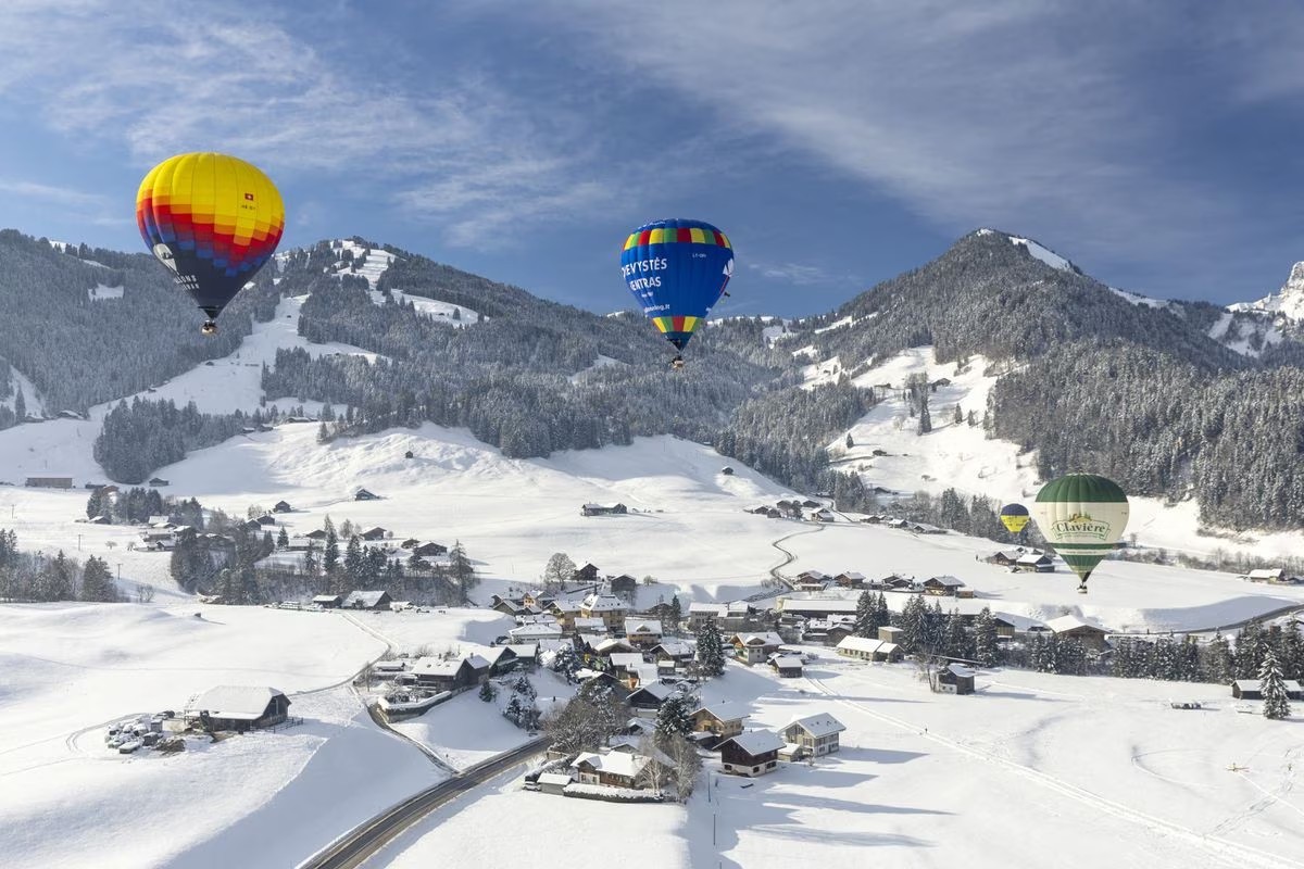 Kota di Swiss yang Tertutup Salju Gelar Festival Balon Udara, Hadirkan Pemandangan Menakjubkan