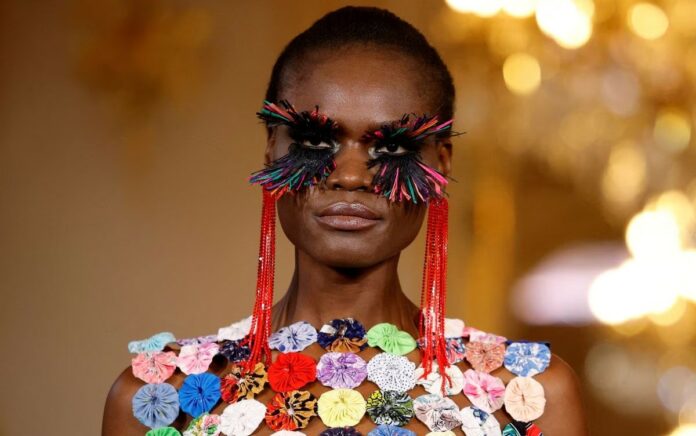 Imane Ayissi Tambahkan Sentuhan Afrika ke Pekan Mode Haute Couture Paris