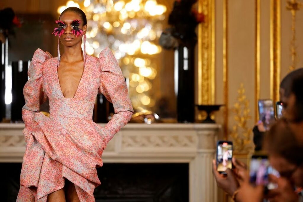 Imane Ayissi Tambahkan Sentuhan Afrika ke Pekan Mode Haute Couture Paris