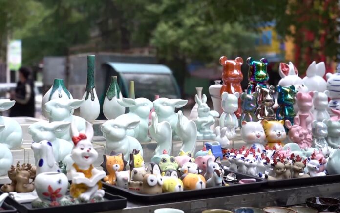 Jelang Tahun Baru Imlek, Porselen Bertema Kelinci Makin Populer di Jingdezhen China