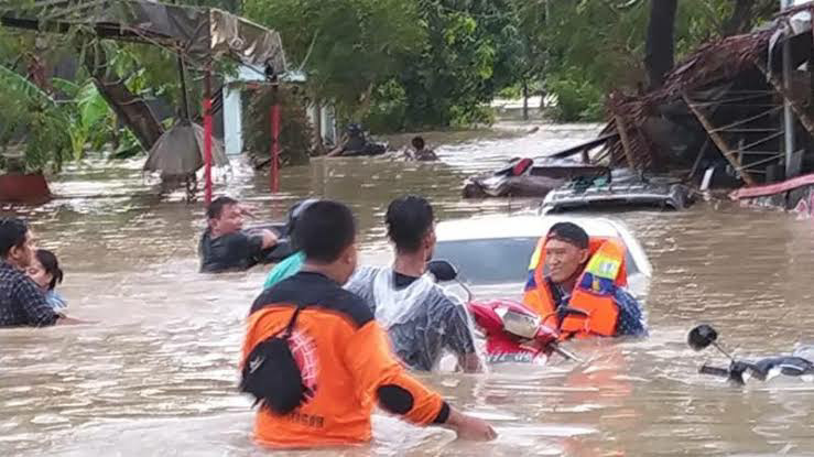 Banjir Bandang Terjang Dinar Indah, 1 Warga Dikabarkan Meninggal Dunia