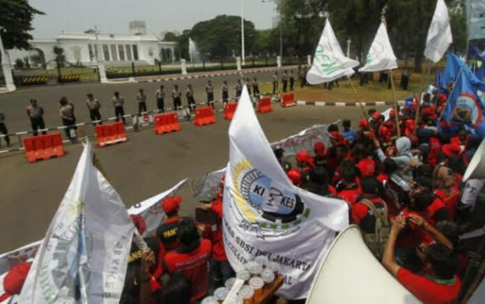 Puluhan Ribu Buruh Akan Geruduk Istana Tolak Perppu Cipta Kerja