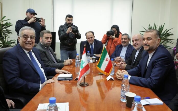 Menteri Luar Negeri sementara Lebanon Abdallah Bou Habib bertemu dengan Menteri Luar Negeri Iran Hossein Amirabdollahian di Kementerian Luar Negeri, di Beirut, Lebanon 13 Januari 2023. Foto: Reuters/Mohamed Azakir.