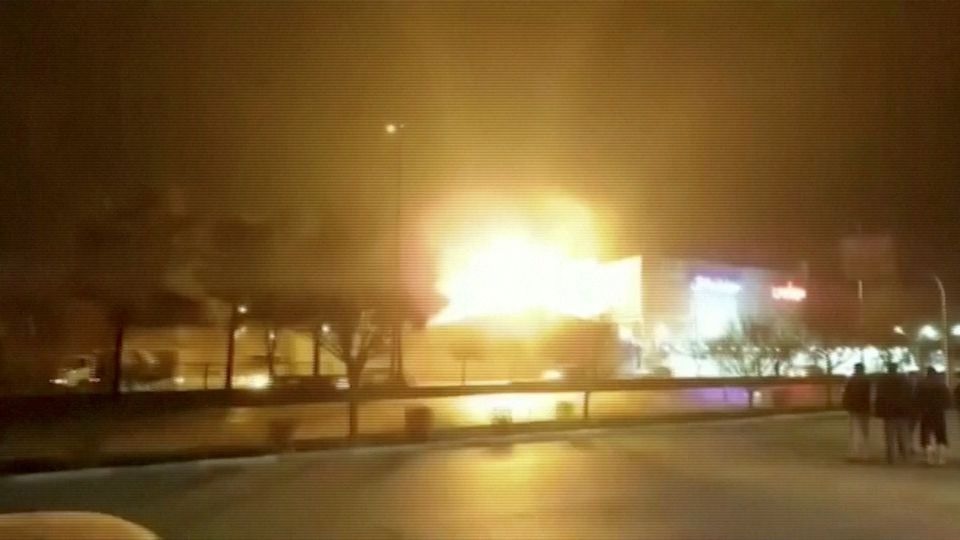 Rekaman saksi mata memperlihatkan apa yang disebut sebagai momen ledakan di sebuah pabrik industri militer di Isfahan, Iran, 29 Januari 2023, dalam gambar diam yang diperoleh dari sebuah video. Phoro: Pool/WANA/REUTERS.
