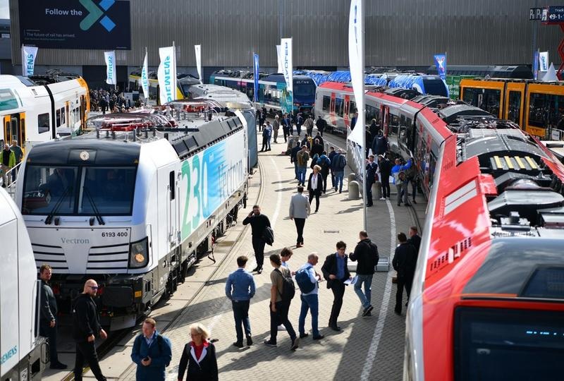 Orang-orang mengunjungi InnoTrans, sebuah pameran perdagangan industri kereta, di Berlin, Jerman, pada 20 September 2022. (Xinhua/Ren Pengfei)