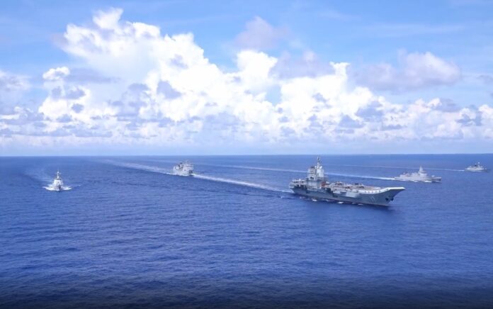 Kapal induk Angkatan Laut Tentara Pembebasan Rakyat China (PLA) Shandong melakukan latihan berorientasi pertempuran yang realistis di Laut China Selatan pada awal musim gugur 2022. Foto: Tangkapan layar dari akun WeChat Armada Laut Selatan PLA/Global TImes.