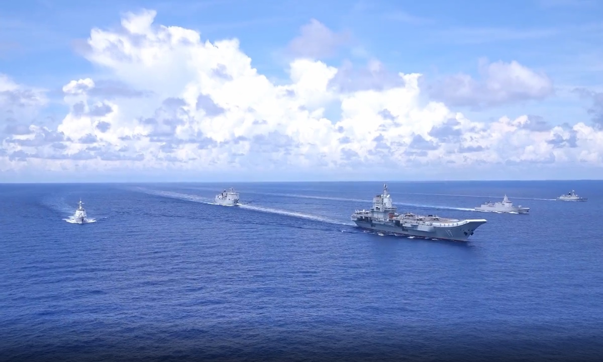 Kapal induk Angkatan Laut Tentara Pembebasan Rakyat China (PLA) Shandong melakukan latihan berorientasi pertempuran yang realistis di Laut China Selatan pada awal musim gugur 2022. Foto: Tangkapan layar dari akun WeChat Armada Laut Selatan PLA/Global TImes.