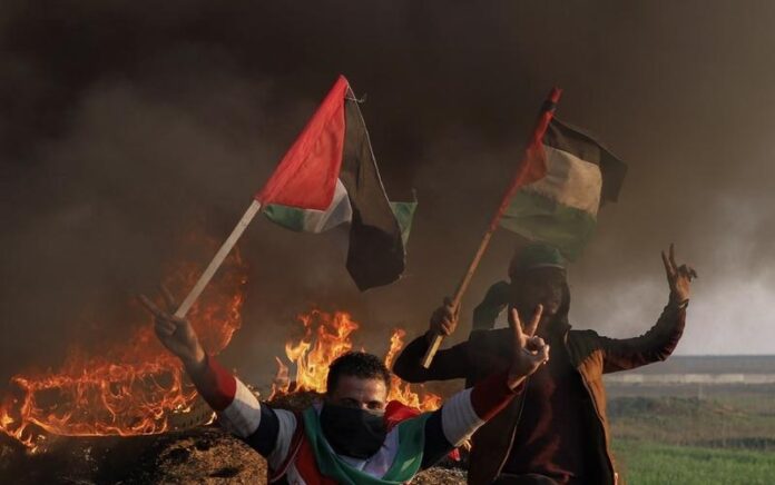 Warga Palestina ambil bagian dalam sebuah aksi unjuk rasa menyusul pembunuhan sembilan warga Palestina oleh pasukan Israel di dekat perbatasan Gaza-Israel, sebelah timur Gaza City, pada 26 Januari 2023. Foto: Xinhua/Rizek Abdeljawad.