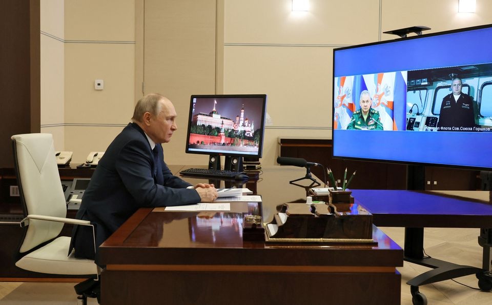 Presiden Rusia Vladimir Putin menghadiri konferensi pers setelah pertemuan Dewan Negara tentang kebijakan pemuda di Moskow, Rusia, 22 Desember 2022. Foto: Sputnik/Sergey Guneev/Pool/Reuters.