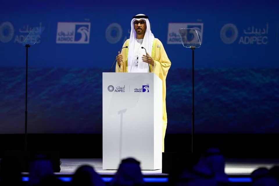 Menteri Perindustrian Uni Emirat Arab Sultan Ahmed Al Jaber berbicara selama Pameran dan Konferensi Perminyakan Internasional Abu Dhabi (ADIPEC) di Abu Dhabi, Uni Emirat Arab, 31 Oktober 2022. Foto: Reuters/Amr Alfiky.