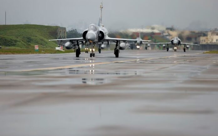 Pesawat Mirage 2000-5 Angkatan Udara Taiwan terlihat di Pangkalan Udara Hsinchu, di Hsinchu, Taiwan, 11 Januari 2023. Foto: Reuters/Ann Wang.