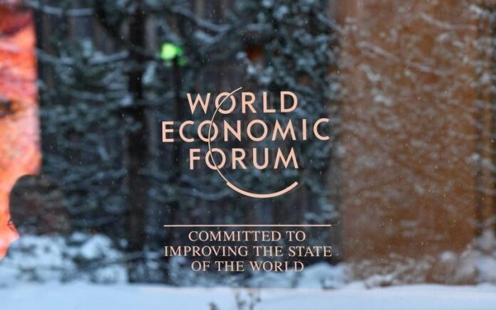 Foto yang diabadikan pada 15 Januari 2023 berikut ini menunjukkan logo Forum Ekonomi Dunia (World Economic Forum/WEF) di Davos, Swiss. (Xinhua/Lian Yi)