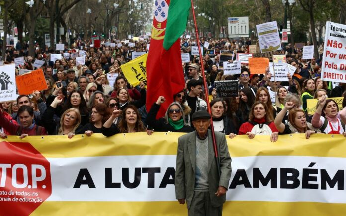 Tuntut Upah yang Lebih Tinggi, Ribuan Guru di Lisbon Turun ke Jalan