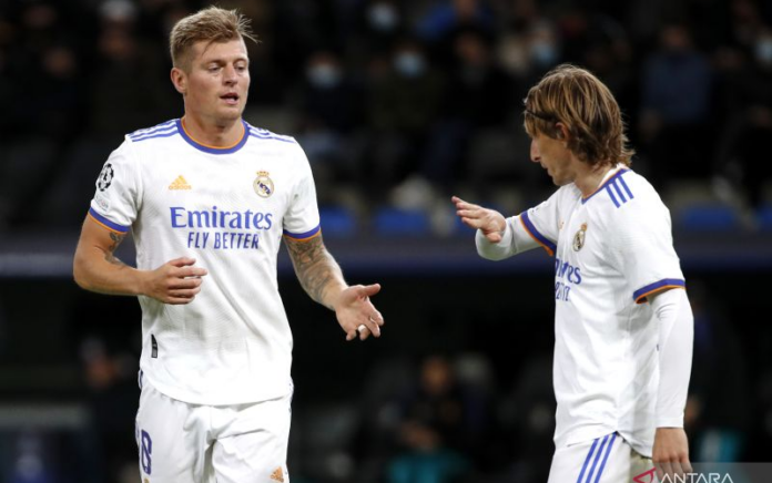 Luka Modric dan Toni Kroos Rela Dicadangkan Demi Regenerasi Madrid