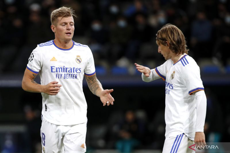 Luka Modric dan Toni Kroos Rela Dicadangkan Demi Regenerasi Madrid