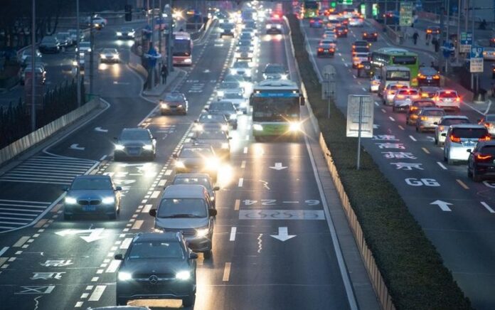 Foto yang diabadikan pada 21 Januari 2022 ini menunjukkan Jalan Deshengmenwai di Beijing, ibu kota China, (Xinhua/Chen Zhonghao)