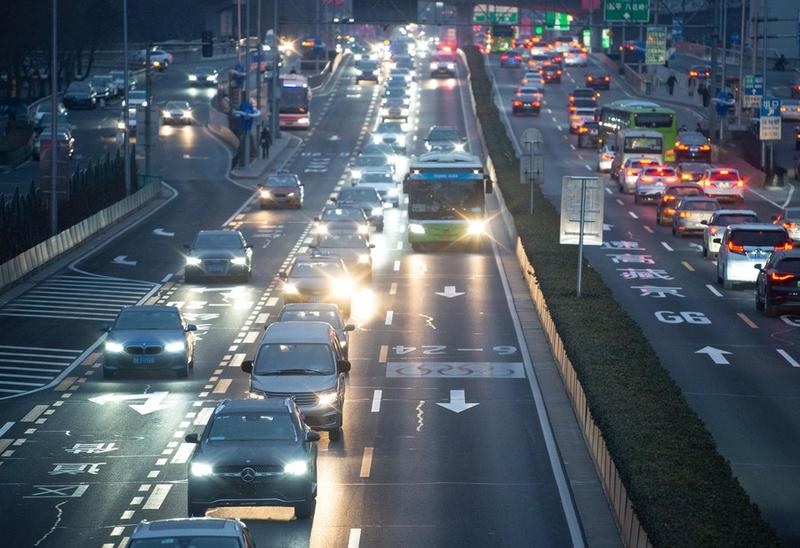 Foto yang diabadikan pada 21 Januari 2022 ini menunjukkan Jalan Deshengmenwai di Beijing, ibu kota China, (Xinhua/Chen Zhonghao)