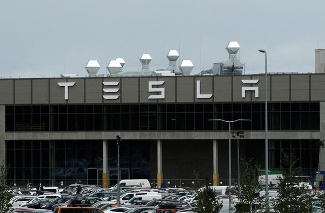 Tesla Dapat Kecaman Serikat Pekerja di Jerman Terkait Jam Kerja