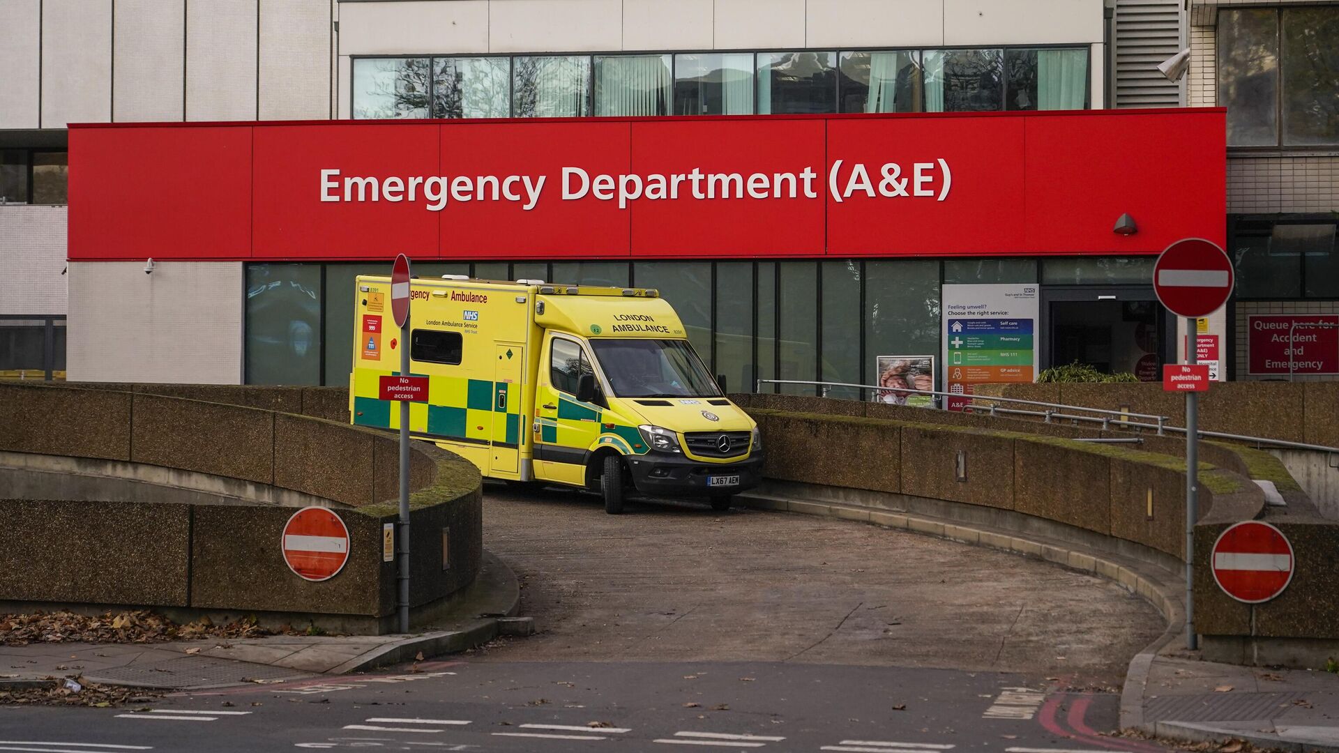 11.000 Pekerja Ambulans Gelar Aksi Mogok di Seluruh Inggris dan Wales