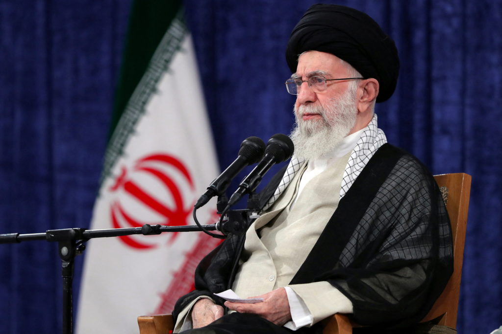 Ayatollah Ali Khamaeni akan Mengampuni dan Meringankan Hukuman untuk beberapa Pengunjuk Rasa yang Ditahan