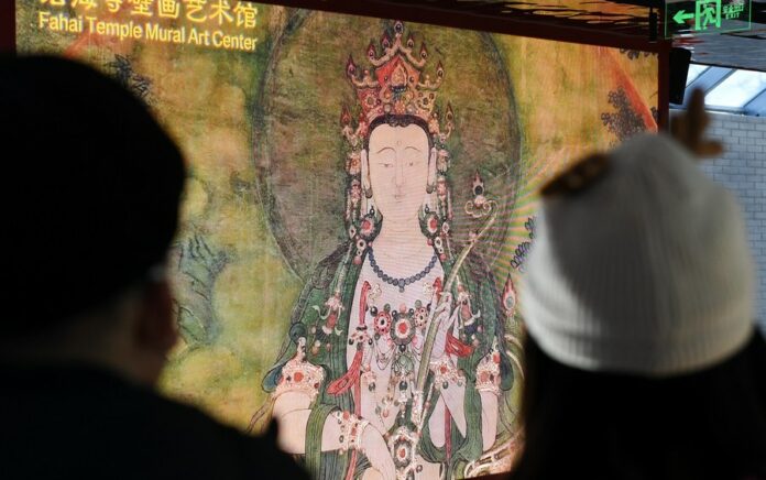 China Merevitalisasi Mural Bersejarah di Kuil Fahai Beijing dengan Teknologi Digital