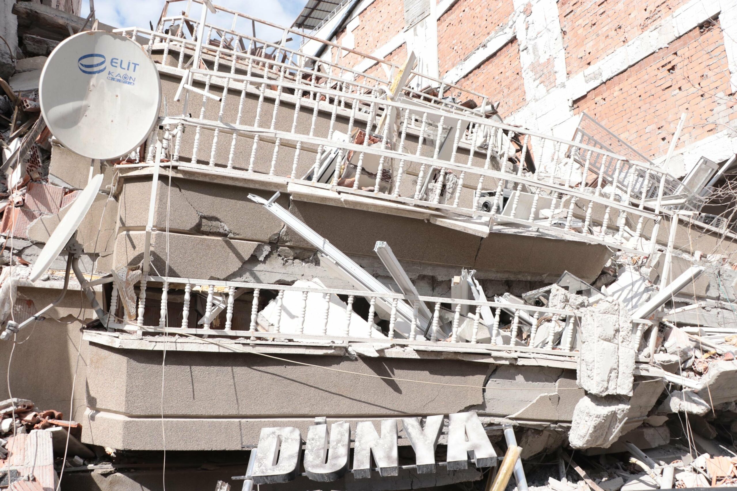 Gempa 5,6 SR Mengguncang Turki: 1 Tewas dan 69 Dirawat dengan Berbagai Cedera