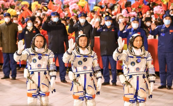 Taikonaut Shenzhou-15 akan Lakukan Spacewalk Pertama Mereka