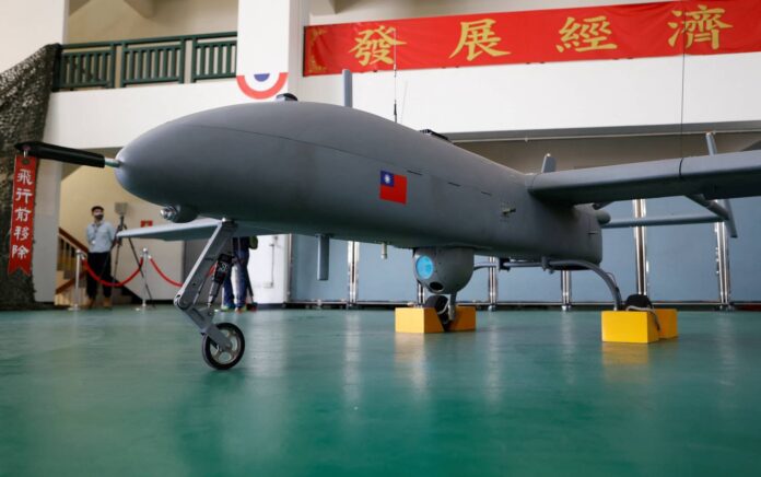 Kendaraan udara tak berawak (UAV) militer Albatross ditampilkan dalam kunjungan yang diselenggarakan oleh Kementerian Pertahanan ke Institut Sains dan Teknologi Nasional Chung-Shan di Taichung, Taiwan, pada 15 November. Foto: Reuters.