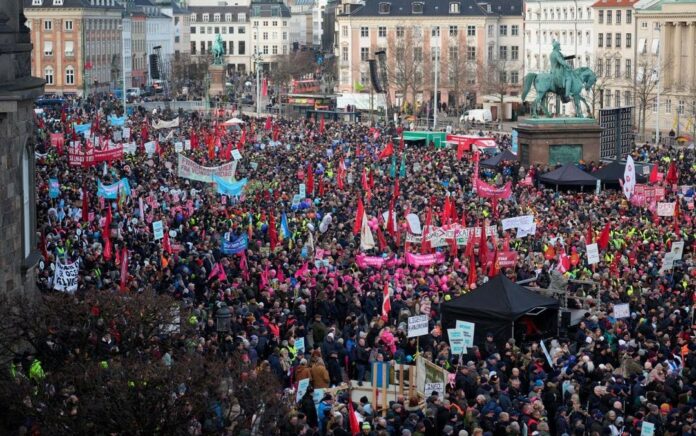 Puluhan Ribu Warga Denmark Memprotes Pembatalan Hari Libur Nasional