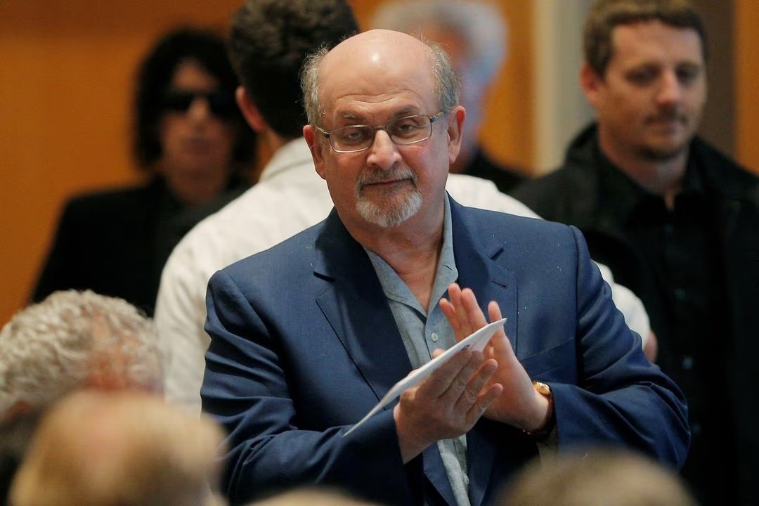 Salman Rushdie Merilis Novel Barunya Enam Bulan Setelah Serangan Penikaman