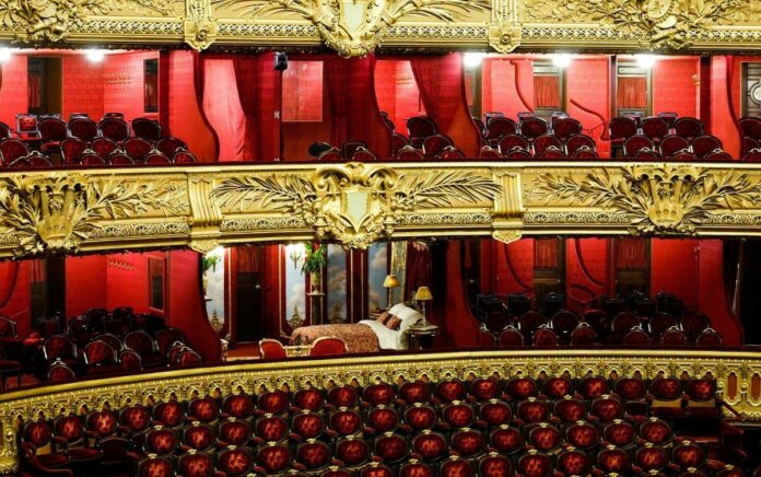 Airbnb Tawarkan Penginapan Bertema 'Phantom of the Opera' di Palais Garnier di Paris