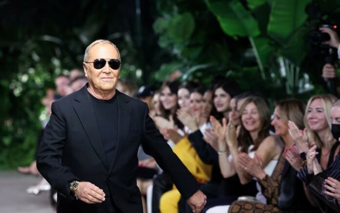 Desainer Michael Kors Peringati Kekuatan Wanita dengan Peragaan Koleksi Barunya