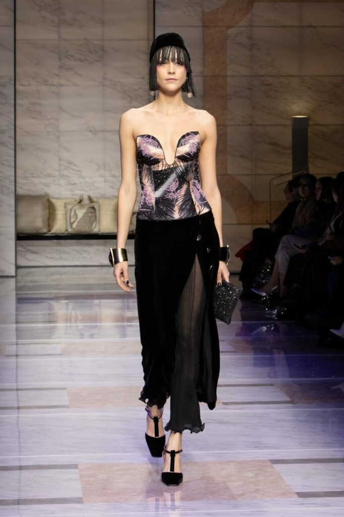 Giorgio Armani Tampilkan Desain Musim Dingin yang Lembut dan Cair di Milan Fashion Week