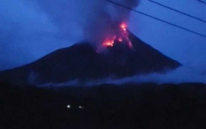 Gunung Karangetang Siaga, Warga Diminta Jauhi Radius 2,5 Km