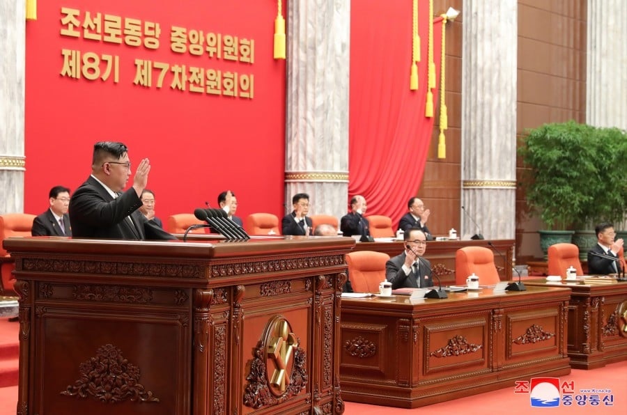 Kim Jong Un pimpin rapat. Foto: KCNA.