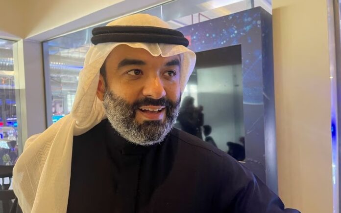 Abdullah Alswaha, Menteri Komunikasi dan Informatika Arab Saudi, berbicara dalam wawancara dengan Reuters di Riyadh, Arab Saudi, 1 Februari 2022. Foto: Reuters/Aziz El Yaakoubi.