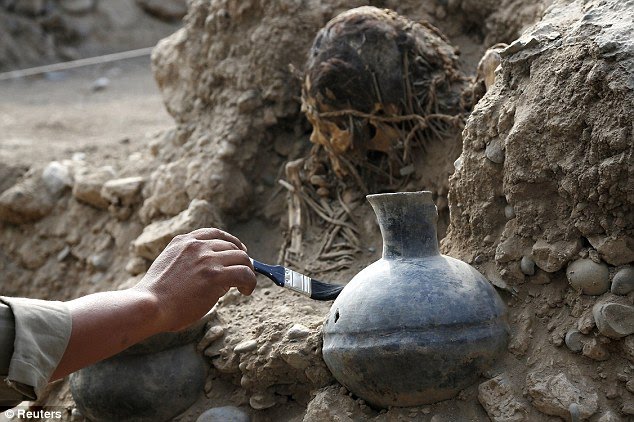Arkeolog Peru Menggali 30 Kuburan Era Pra-Inca